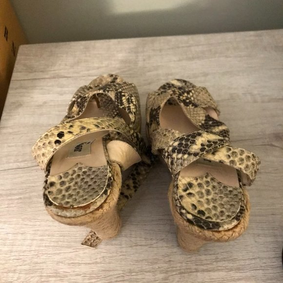 JIMMY CHOO NATURAL PYTHON SNAKE SKIN PLATFORM SANDALS SIZE 5 - Picture 8 of 8